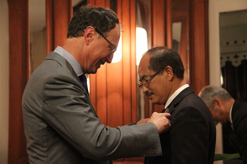 France awards "Palmes Académiques" medal to PSU President