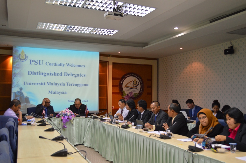   PSU marked another important day of the year on March 12, 2018, when the PSU Faculty of Science and Technology and UMT School of Fishery and Aquaculture Sciences signed a Memorandum of Agreement (MoA) in order to expand the academic collaboration and establish a Dual Master Degree (M.Sc.) Program. Three UMT representatives, led by Prof. Dr. Mazlan bin Abd Ghafar, Dean, participated in the MoA Signing Ceremony at PSU. The distinguished guests were warmly welcomed by Asst. Prof Dr. Pattara Aiyarak, Vice President for Global Relations and Informatics; Prof. Dr. Damrongsak Faroongsarng, Dean of Graduated School; Asst. Prof. Dr. Kannika Sahakaro, Vice Dean for Graduate Studies, Research and Innovation; and five representatives from the Faculty of Science and Technology.               The ceremony was conducted in a friendly atmosphere at President’s Office Building, Hat Yai Campus. This MoA will greatly benefit and enrich both universities’ students and allow them to get new knowledge and experiences throughout this academic collaboration.