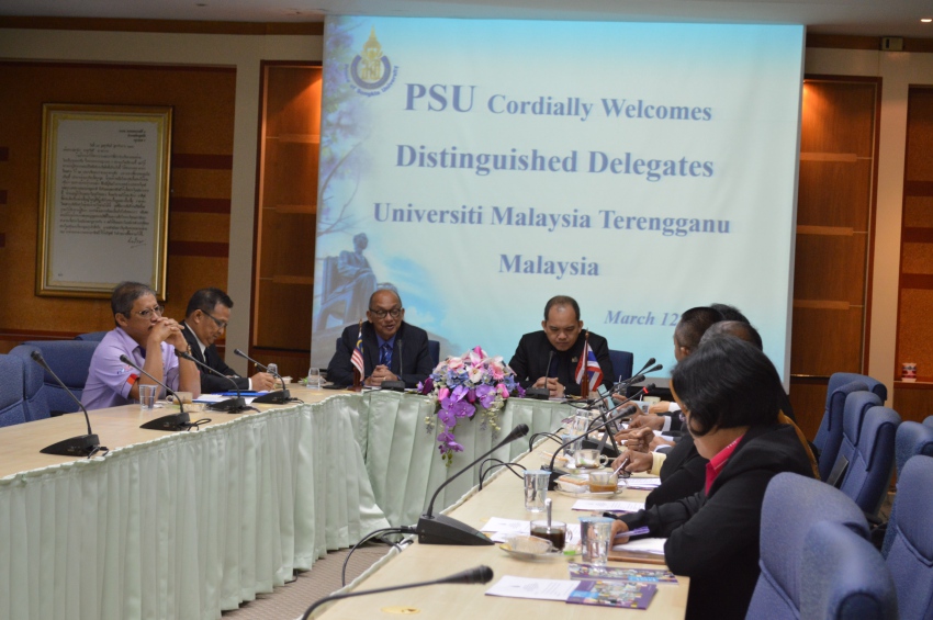   PSU marked another important day of the year on March 12, 2018, when the PSU Faculty of Science and Technology and UMT School of Fishery and Aquaculture Sciences signed a Memorandum of Agreement (MoA) in order to expand the academic collaboration and establish a Dual Master Degree (M.Sc.) Program. Three UMT representatives, led by Prof. Dr. Mazlan bin Abd Ghafar, Dean, participated in the MoA Signing Ceremony at PSU. The distinguished guests were warmly welcomed by Asst. Prof Dr. Pattara Aiyarak, Vice President for Global Relations and Informatics; Prof. Dr. Damrongsak Faroongsarng, Dean of Graduated School; Asst. Prof. Dr. Kannika Sahakaro, Vice Dean for Graduate Studies, Research and Innovation; and five representatives from the Faculty of Science and Technology.               The ceremony was conducted in a friendly atmosphere at President’s Office Building, Hat Yai Campus. This MoA will greatly benefit and enrich both universities’ students and allow them to get new knowledge and experiences throughout this academic collaboration.