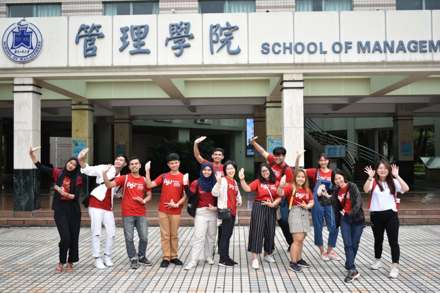 Cultural Exchange Program with partner universities in P.R. China