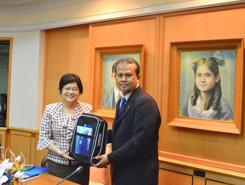 Vice Chancellor of UTHM honors PSU